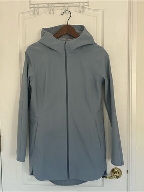 Lululemon Rain Rebel Jacket size 6